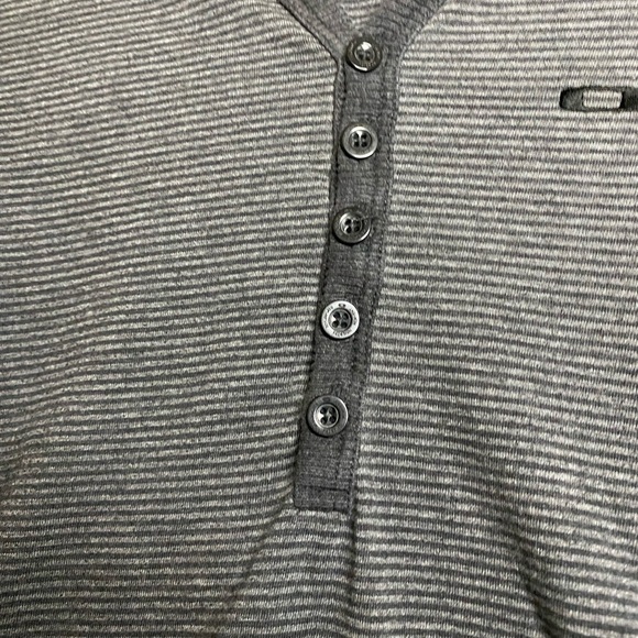 Oakley Grey Henley Mens Sz M Pullover Long Sleeve T-shirt Thumbhole Activewear - Picture 5 of 9